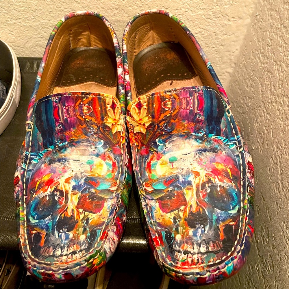 Size 11.5 Leather Shoes w/ Paint Stroke Design & Signature Robert Graham Skull